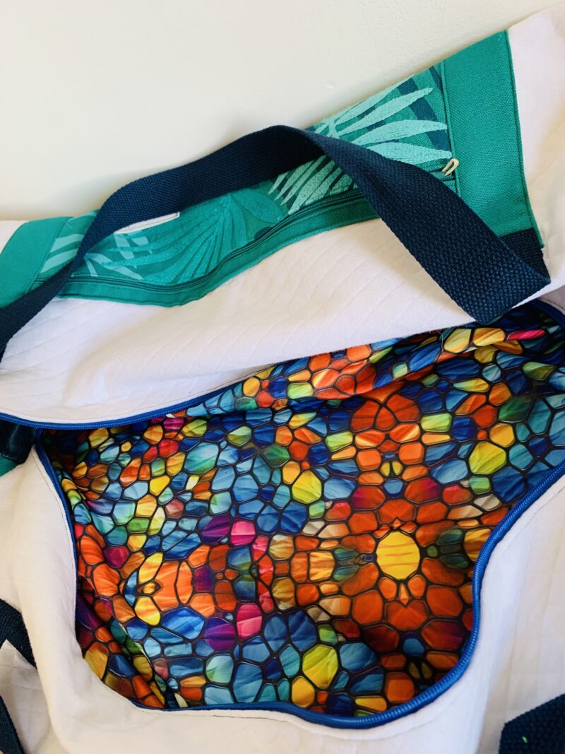 Sac de voyage vert et blanc tropical – Image 2