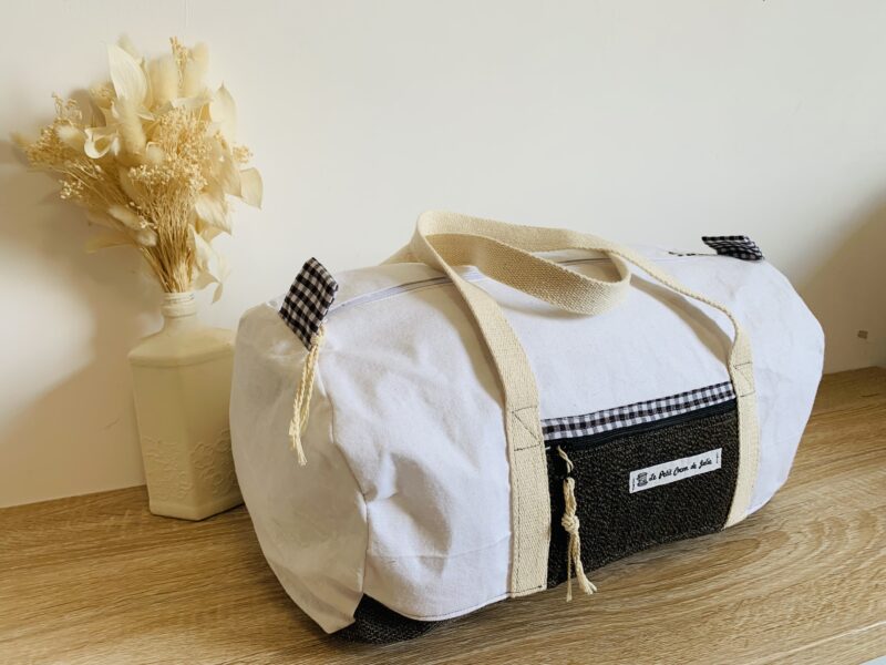 Sac week-end blanc et noir à carreaux – Image 2