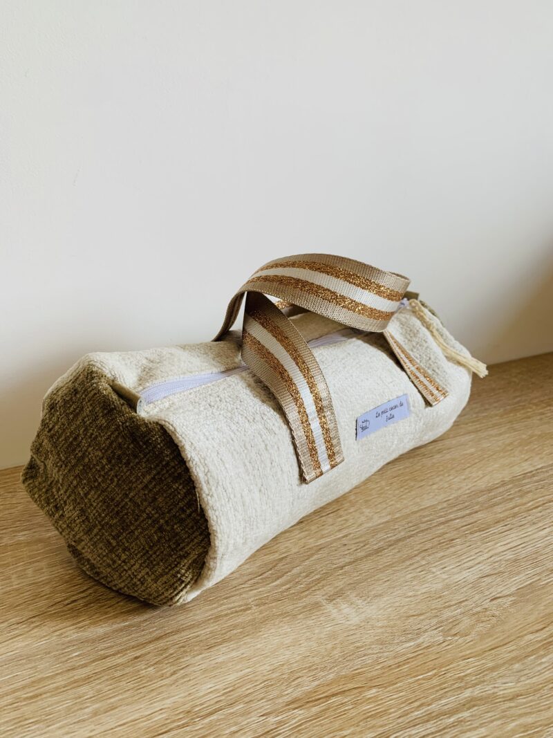 Sac à main blanc.